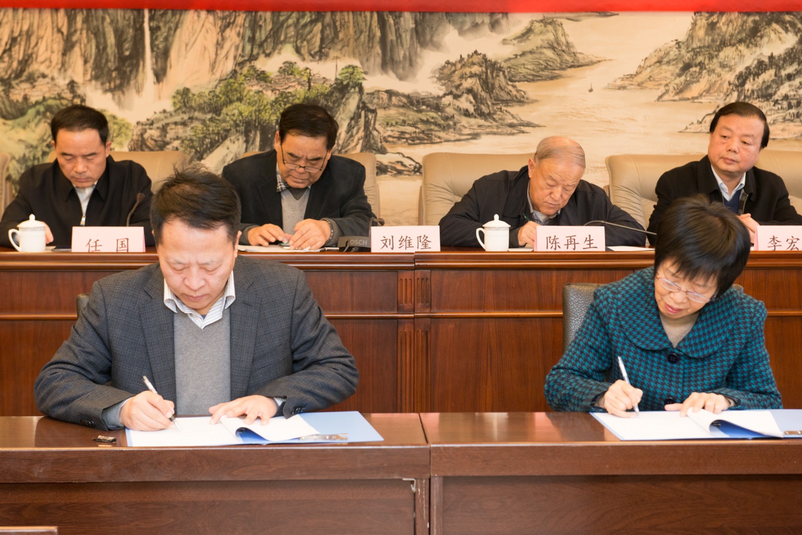 29888拉斯维加斯集团与省慈善协会签署项目捐赠协议。。。。。。.jpg