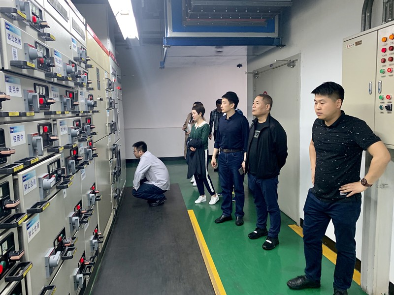 黄国全一行在连云港国家经济开发区地热能能源站考察调研。。。。。_副本.jpg
