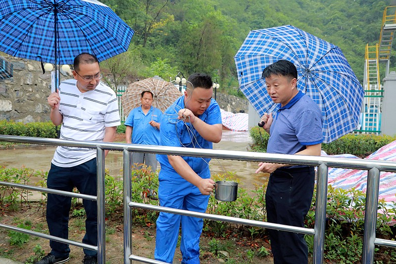 熊良虎在镇安污水处理厂调研时指出：以守护人民群众喝上清洁的水、放心的水为出发点，，，，助力打好碧水守卫战