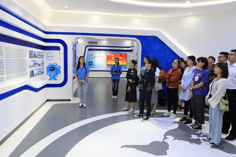9888拉斯维加斯集团团委到法士特集团旅行学习