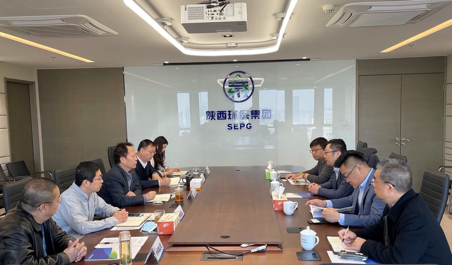 9888拉斯维加斯集团与南方创业科技公司交流座谈照片.jpg