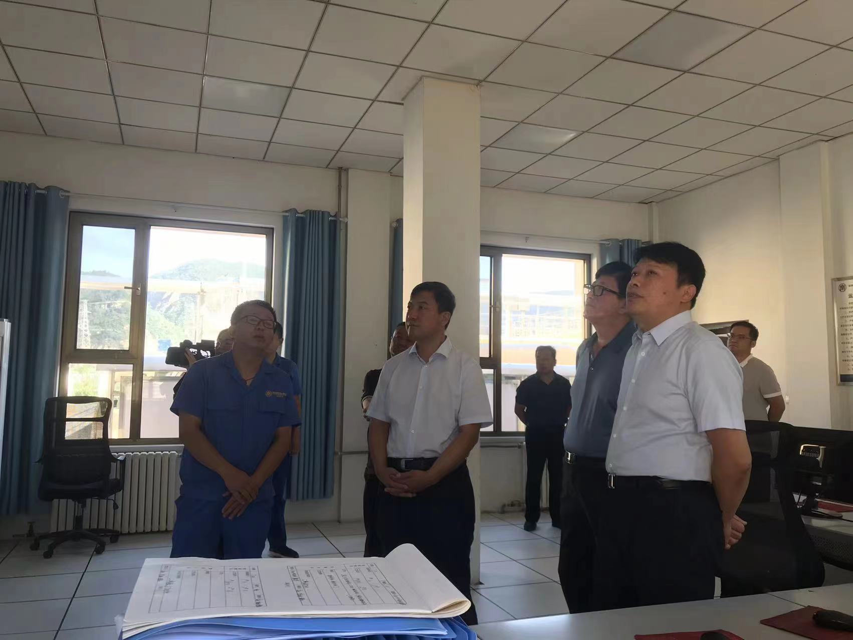陕西省生态情形厅党组成员、副厅长张金东到水情形公司子长污水处理厂调研