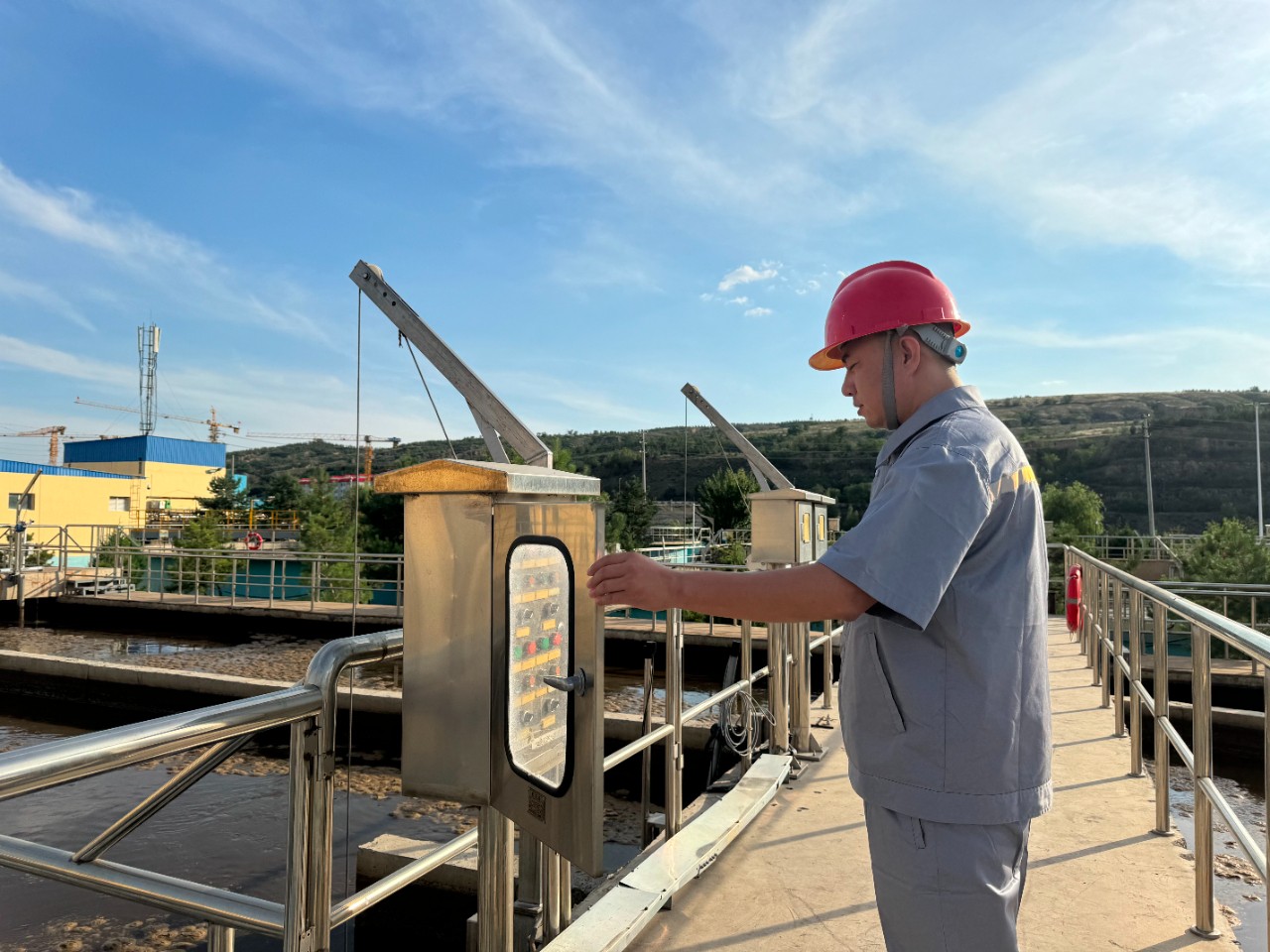 水情形公司职工贺虎荣获神木市人民政府揭晓的“2023年度生态情形；；；な虑橄冉鋈恕鄙称呼
