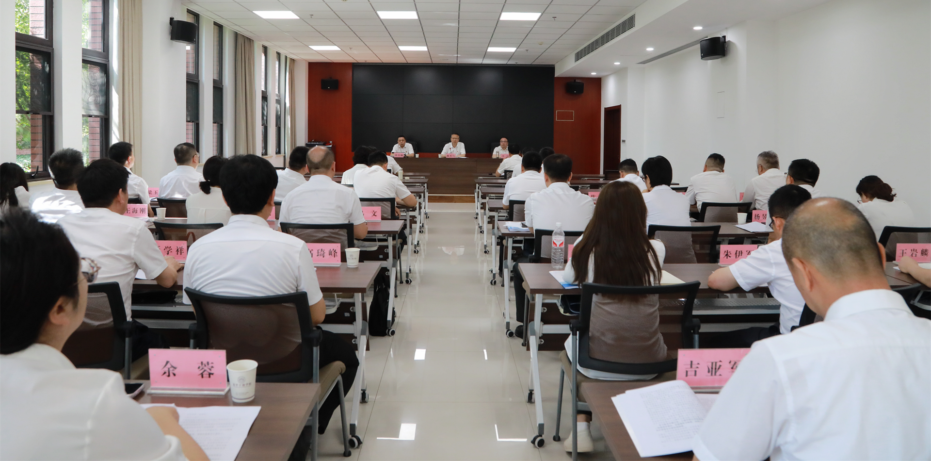 9888拉斯维加斯集团党委召开深入贯彻中央八项划定精神学习教育集中整治事情推进会