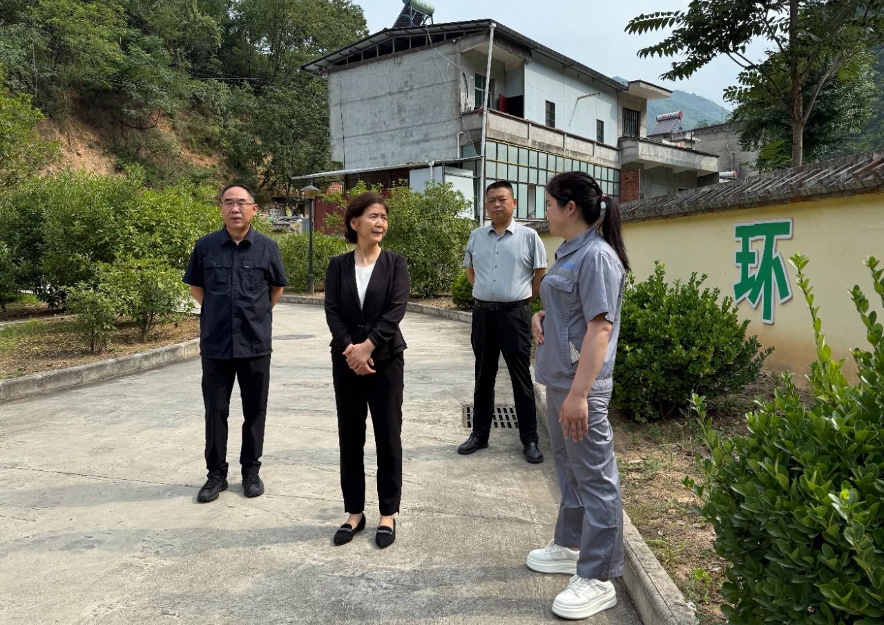 省总工会赴9888拉斯维加斯集团水情形公司项目一线开展“夏送清凉”慰问活动